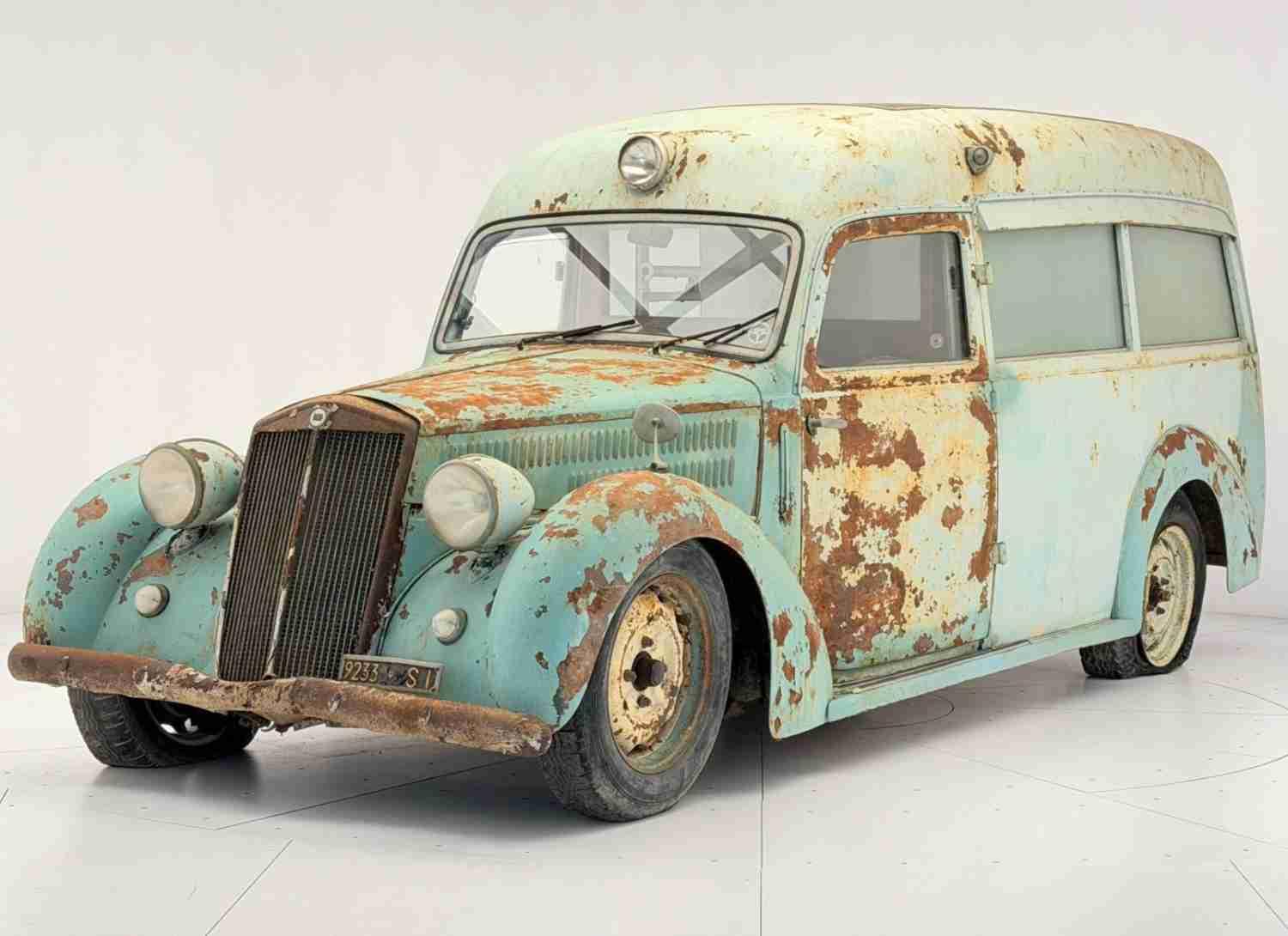 Lancia - Aprilia 539 Autoambulanza - NO RESERVE - 1943